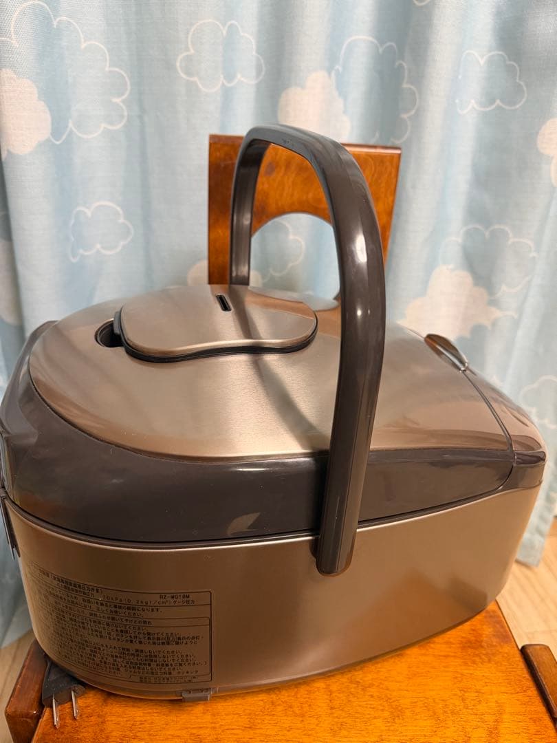 日立 大容量 圧力IH炊飯器 1升炊き 黒厚鉄釜 ライトブラウンRZ-WG18M