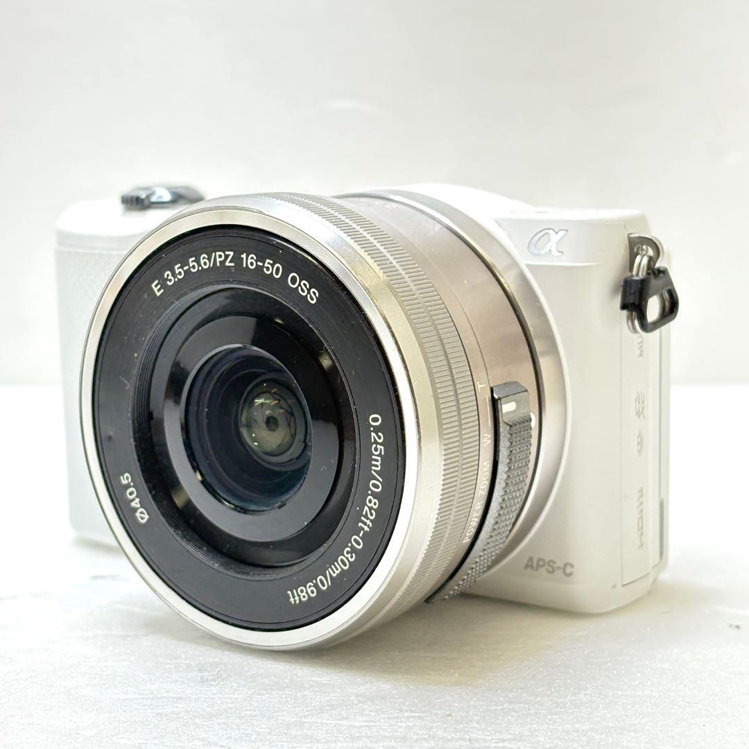 人気ホワイト✨自撮り&Wi-Fi❤️ソニー α5000 パワーズームレンズキット✨
