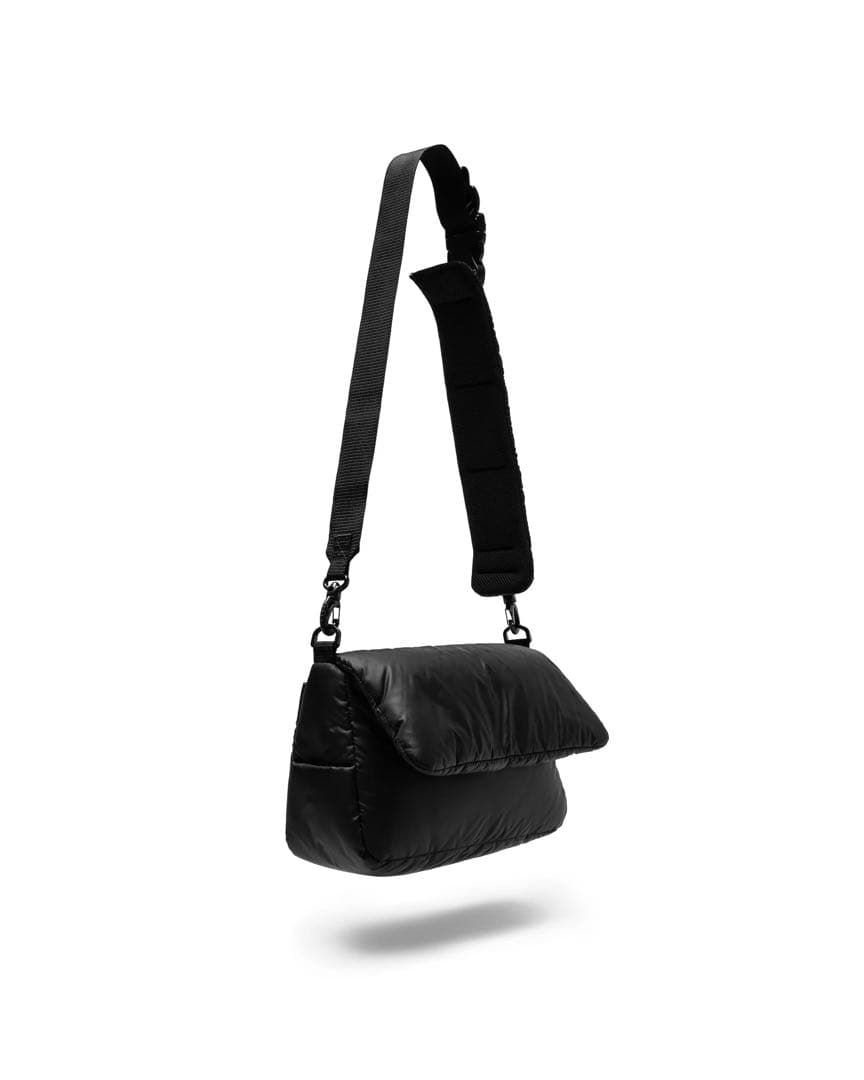 バッグ CLESSTE PADDED FLAP HOLIDAY BAG(BLACK)