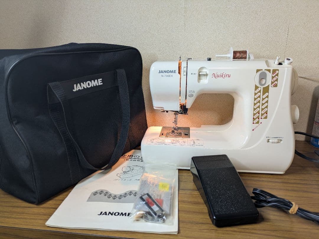 ☆極上美品☆ジャノメ ロックカッター内蔵ミシン フットコン対応