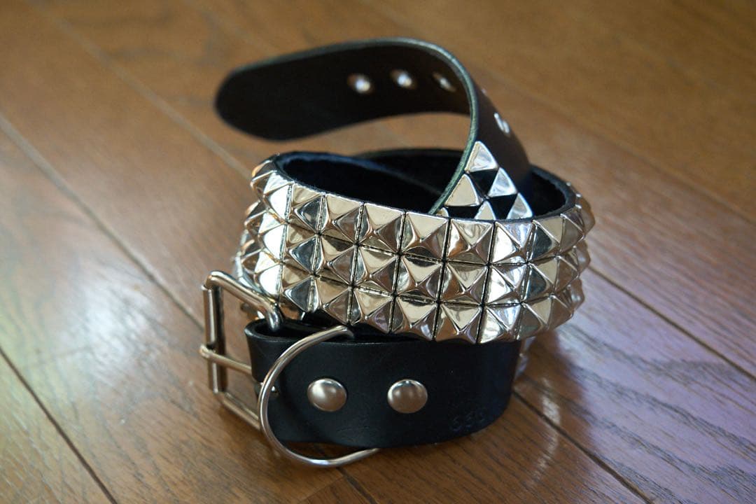 666 3連スタッズベルト