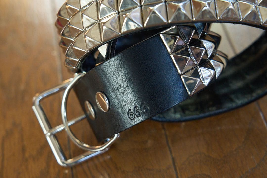 666 3連スタッズベルト