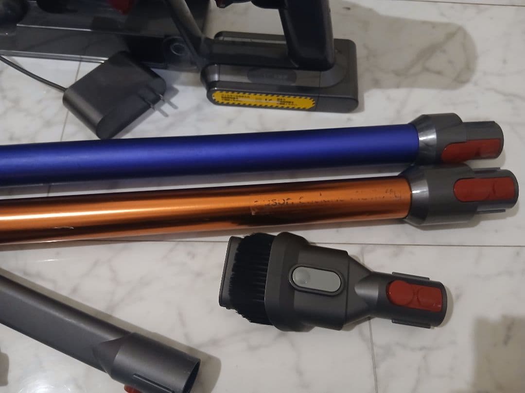 ダ*カ様 Dyson V10 SV12 壁掛け充電付 付属品多数 動作品