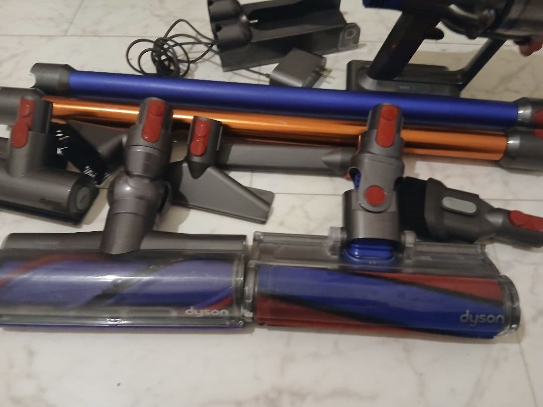 ダ*カ様 Dyson V10 SV12 壁掛け充電付 付属品多数 動作品