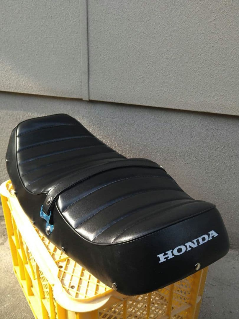 ホンダ　CB400sfタックロールシート　ブラックレザー　nc39.42