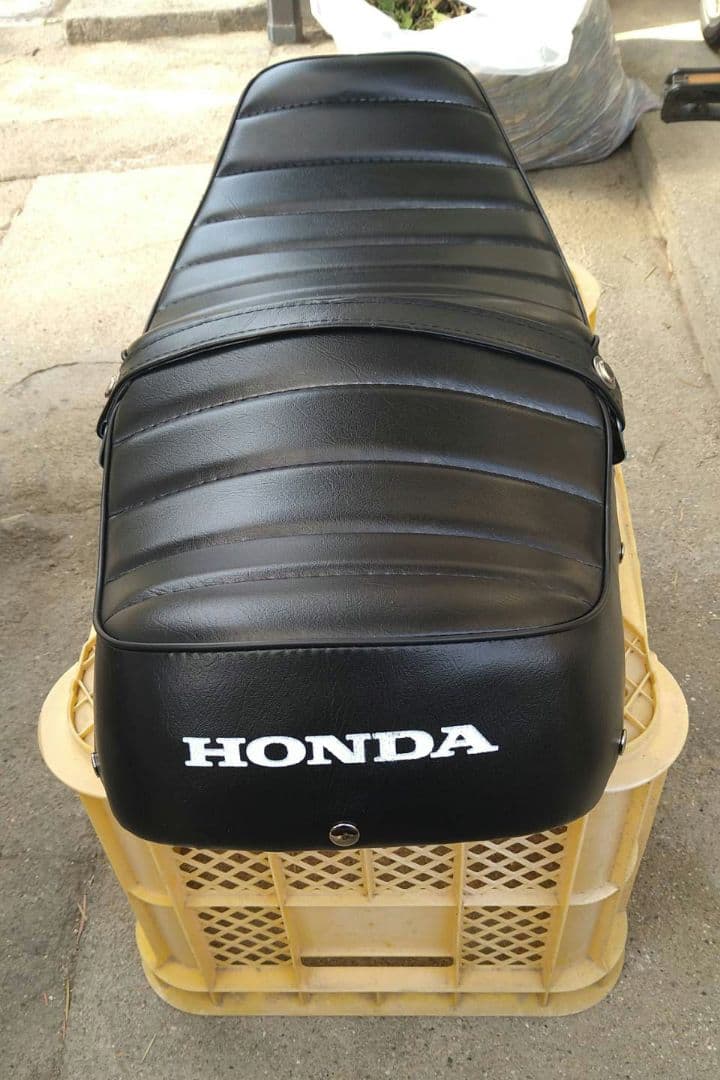 ホンダ　CB400sfタックロールシート　ブラックレザー　nc39.42