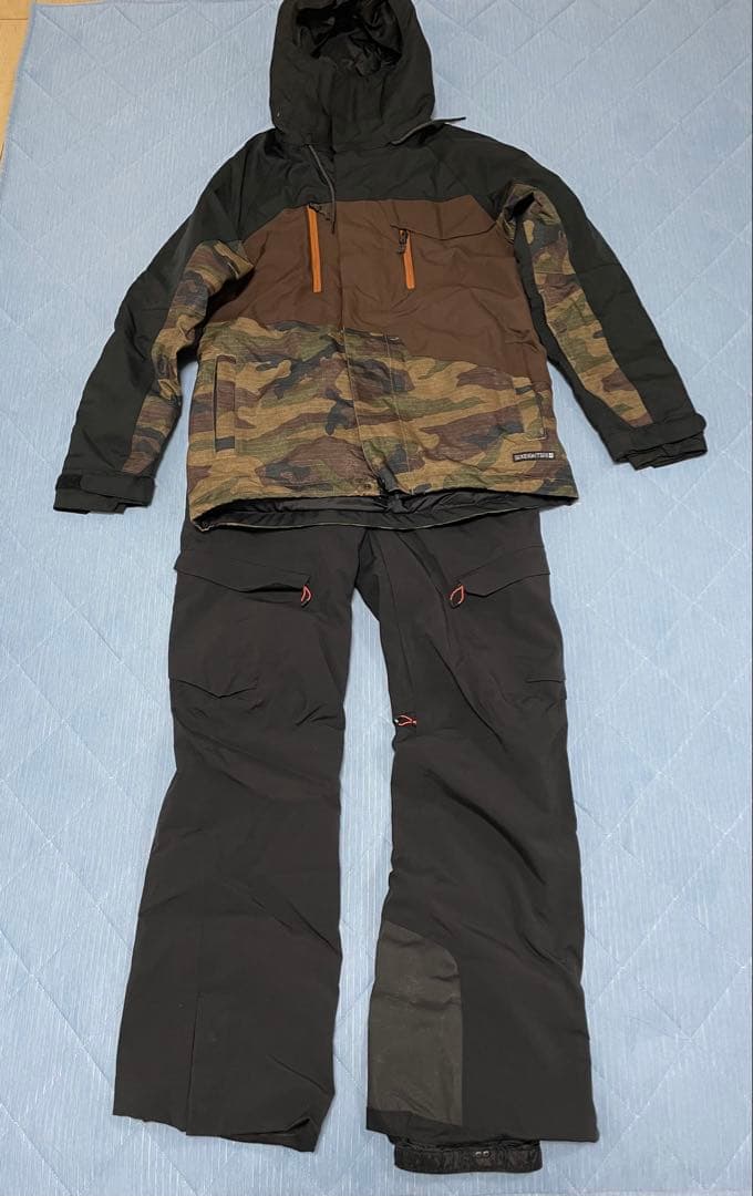 【sunny✨】スノボーウェア　スキーウェア　上下セット　686