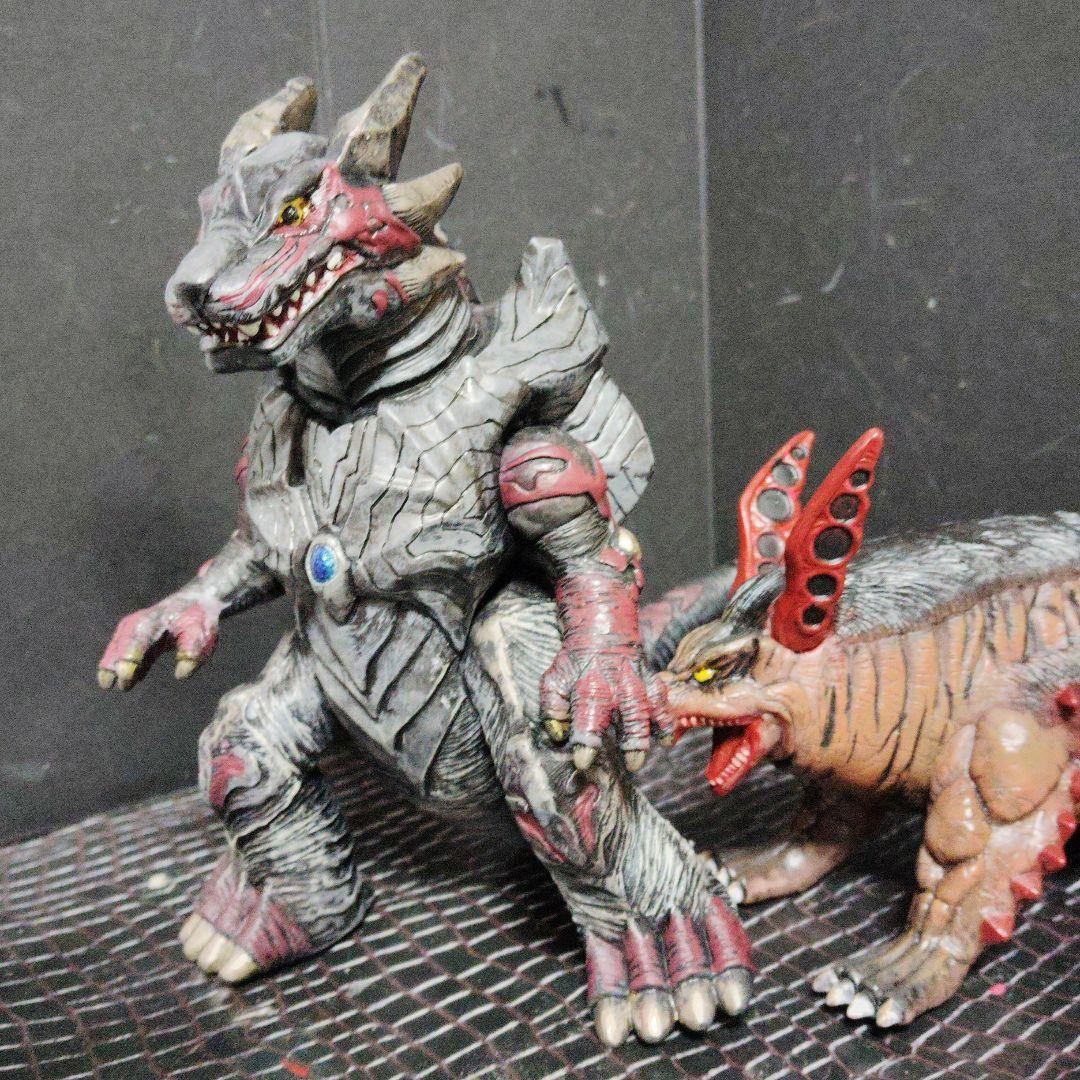 上野淳子ウルトラ怪獣ジョバリエ.マグニア