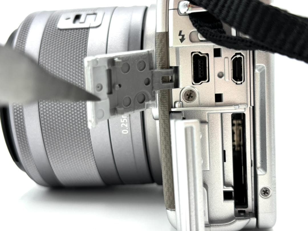 【稼動品/美品】デジタルカメラ　Canon　EOS　M100　ケース付き