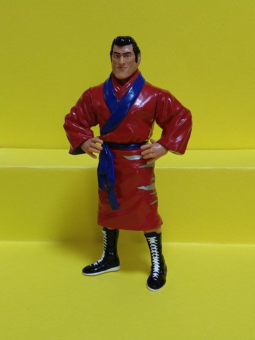 アントニオ猪木、小川直也、大仁田厚、桜庭和志、春一番のフィギュア７体