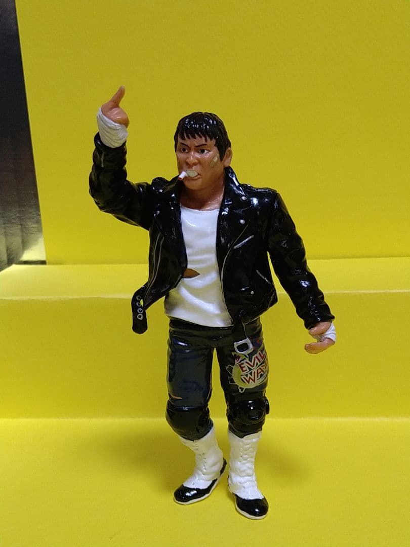 アントニオ猪木、小川直也、大仁田厚、桜庭和志、春一番のフィギュア７体