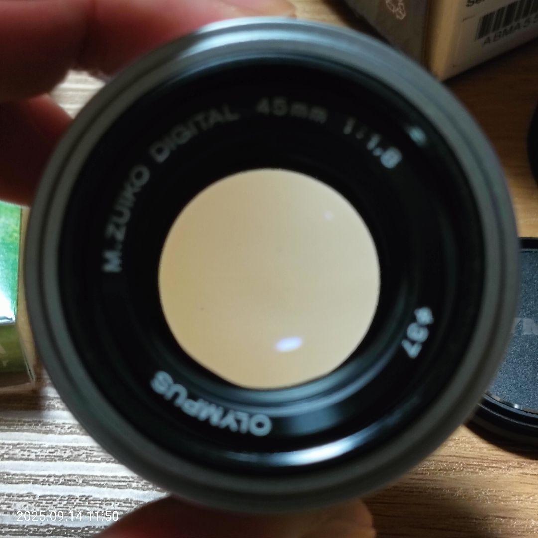 極上品OLYMPUS M.ZUIKO 45mm f1.8 レンズフィルター付き