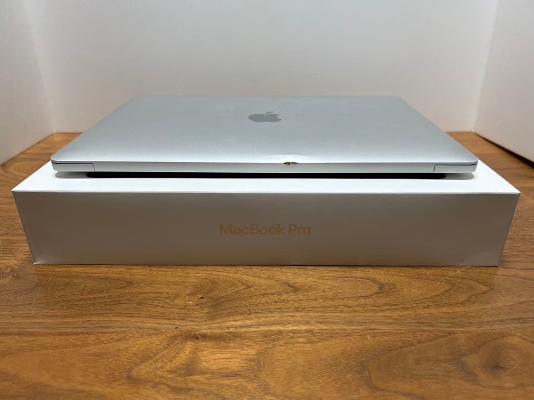 訳あり美品❗️MacBook Pro 2022 M2チップ US シルバー