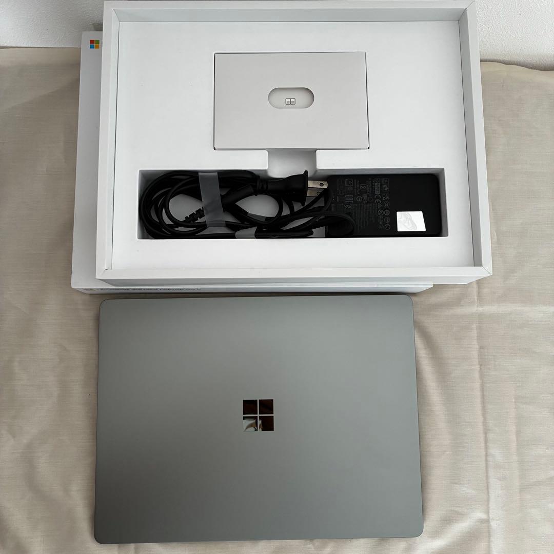 Microsoft Surface Laptop Go 2 本体　電源アダプター