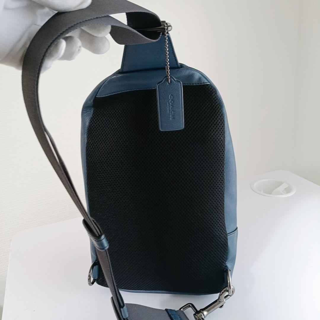 希少美品 COACH フラワープリント ボディバッグ　ネイビー レザー 花柄