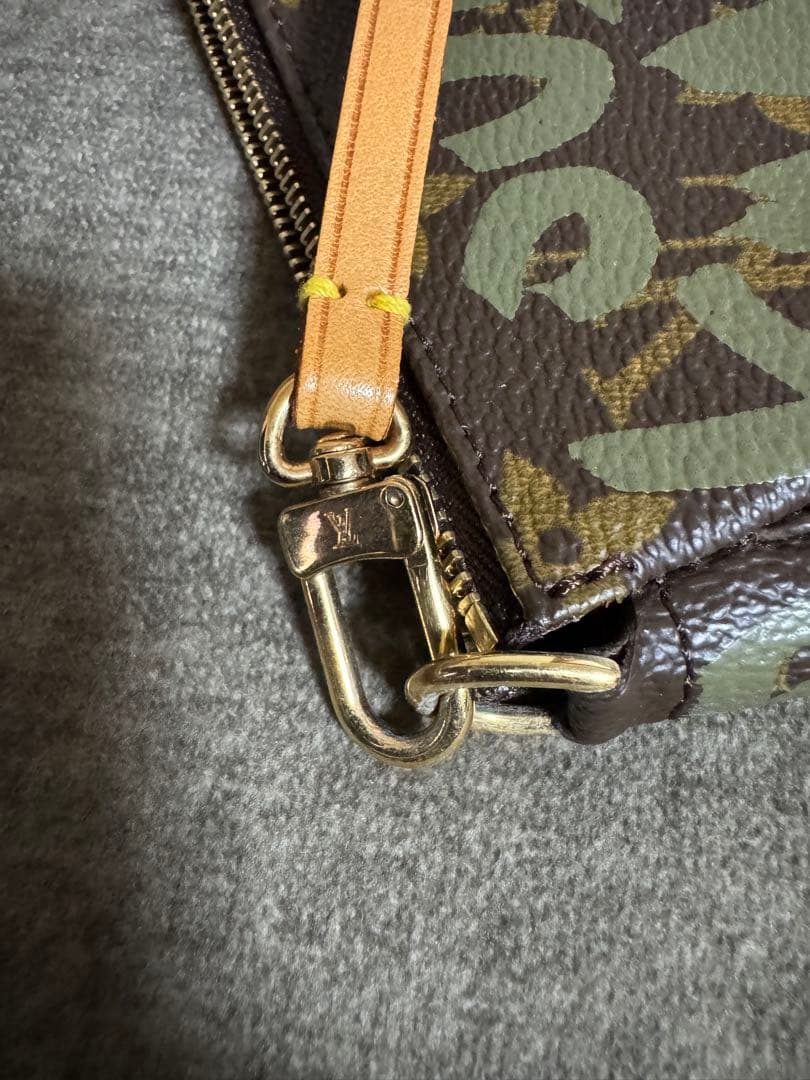 LOUIS VUITTON ルイヴィトン モノグラム グラフィティ ポーチ