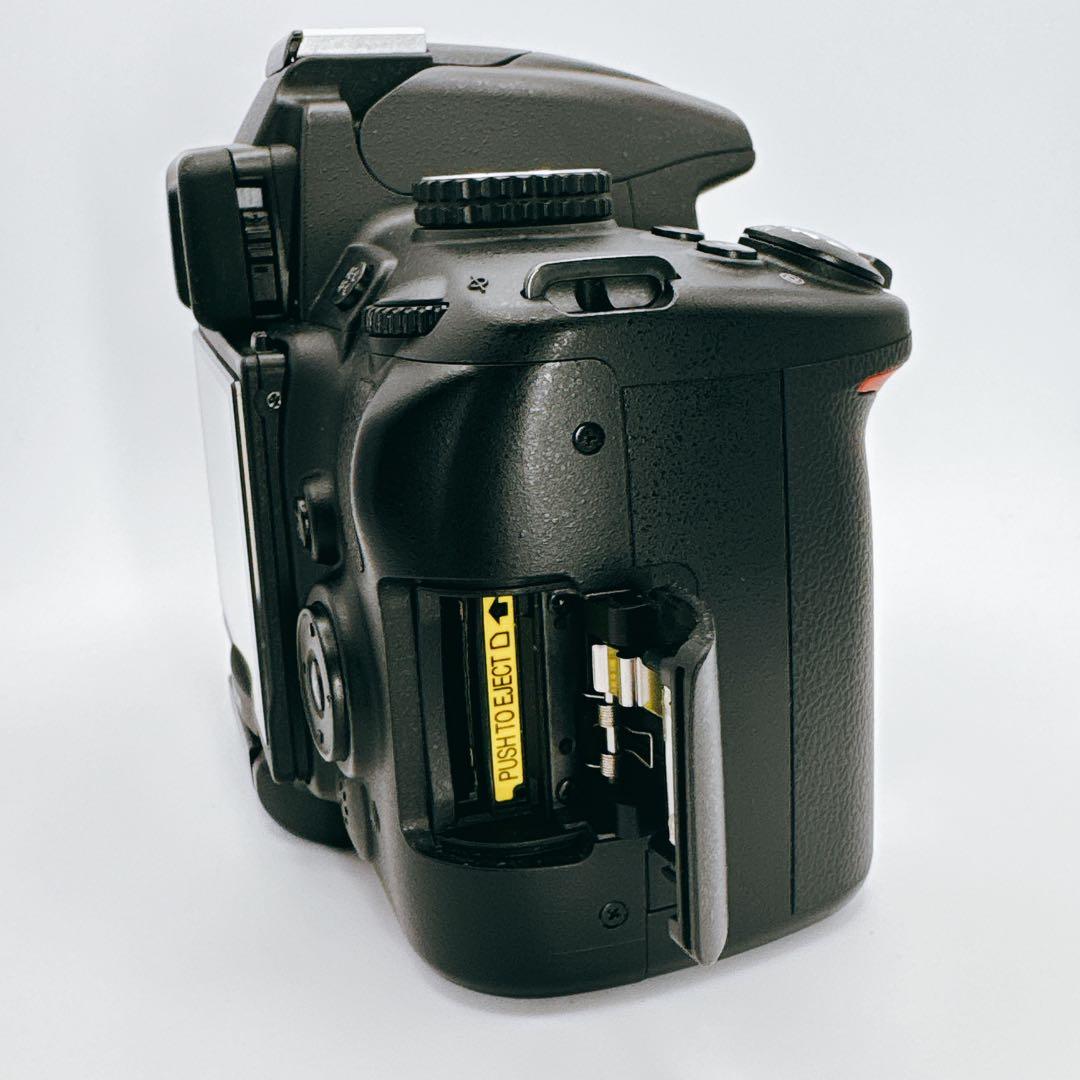 Nikon D5000 デジタル一眼レフカメラ　ボディーのみ