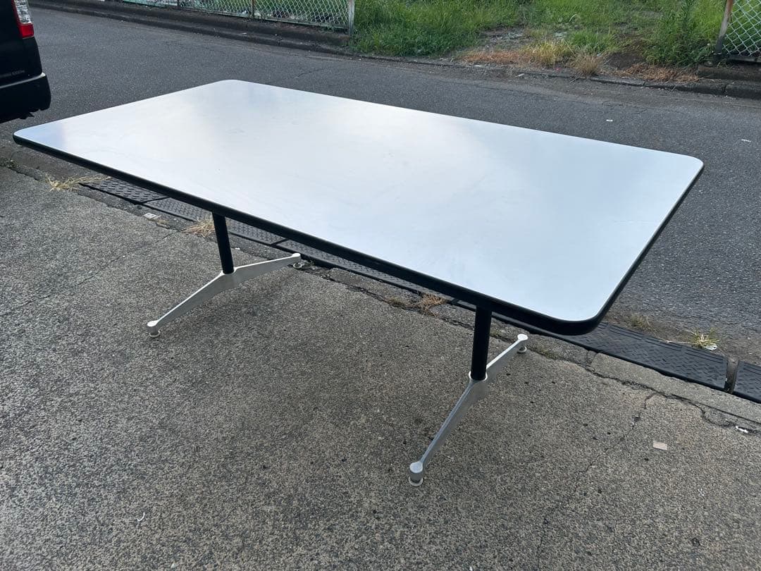 iris専用　Herman Miller（ハーマンミラー） イームズ