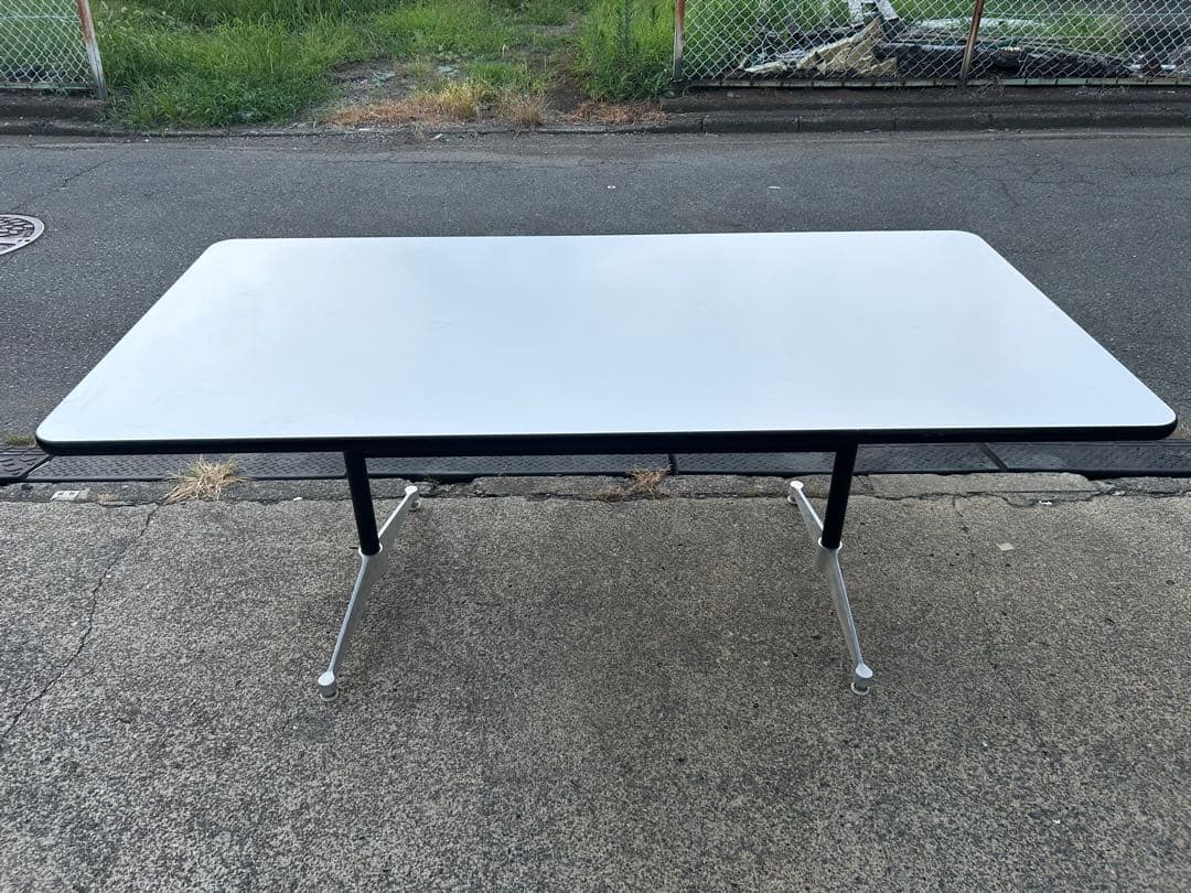 iris専用　Herman Miller（ハーマンミラー） イームズ