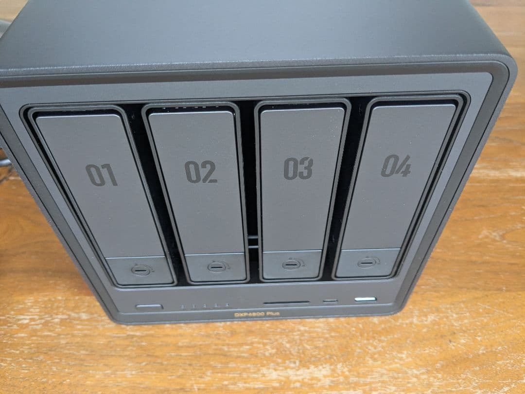 Ugreen NASデバイス 4ベイ ホットスワップ対応