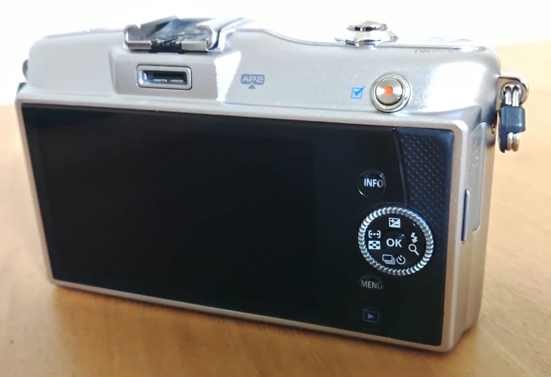 オリンパスE-PM1　シルバー