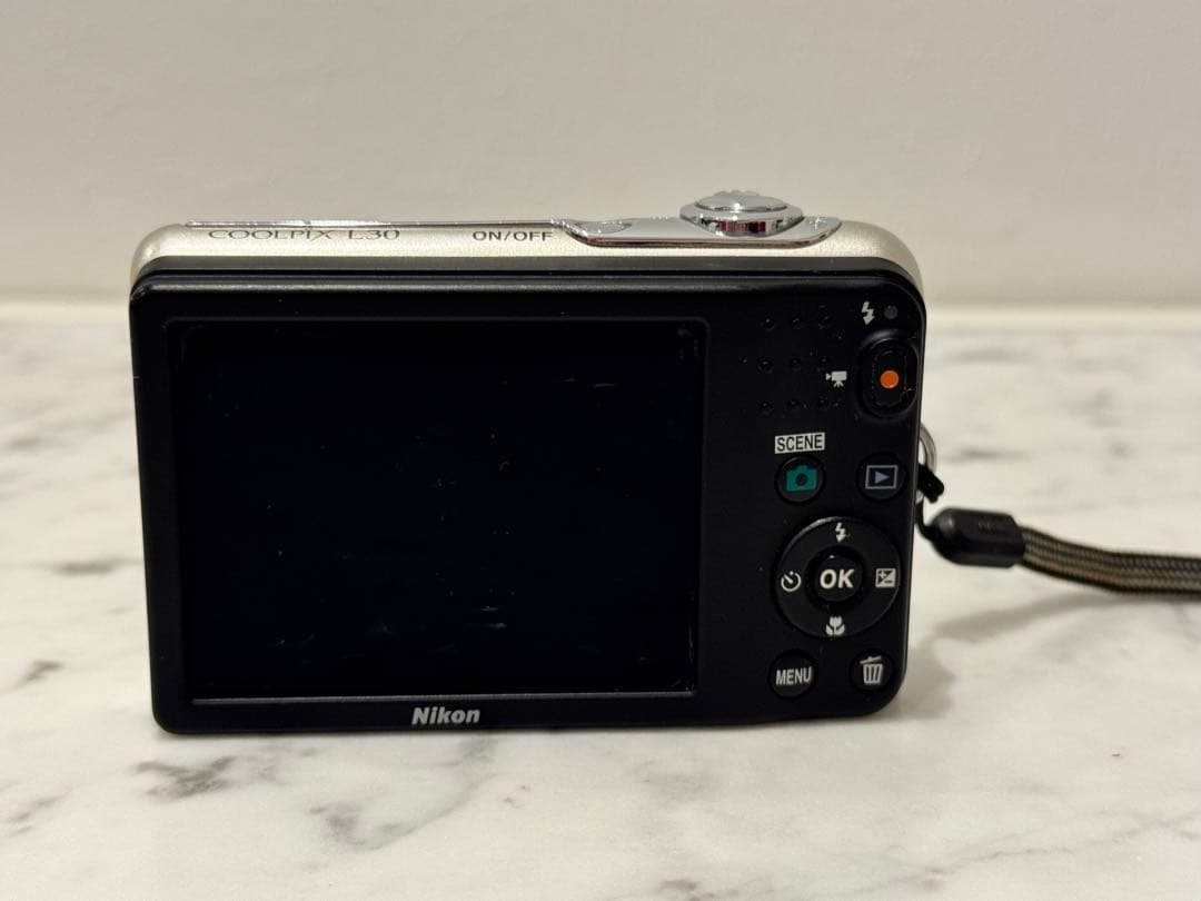 Nikon COOLPIX L30 電池式デジタルカメラ