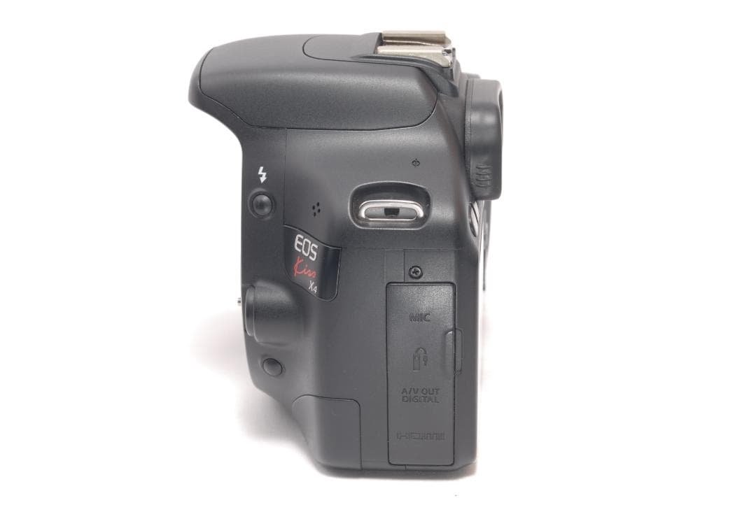 ⭐️軽くてコンパクト⭐️Canon Kiss X4 キャノン　デジタル一眼レフ