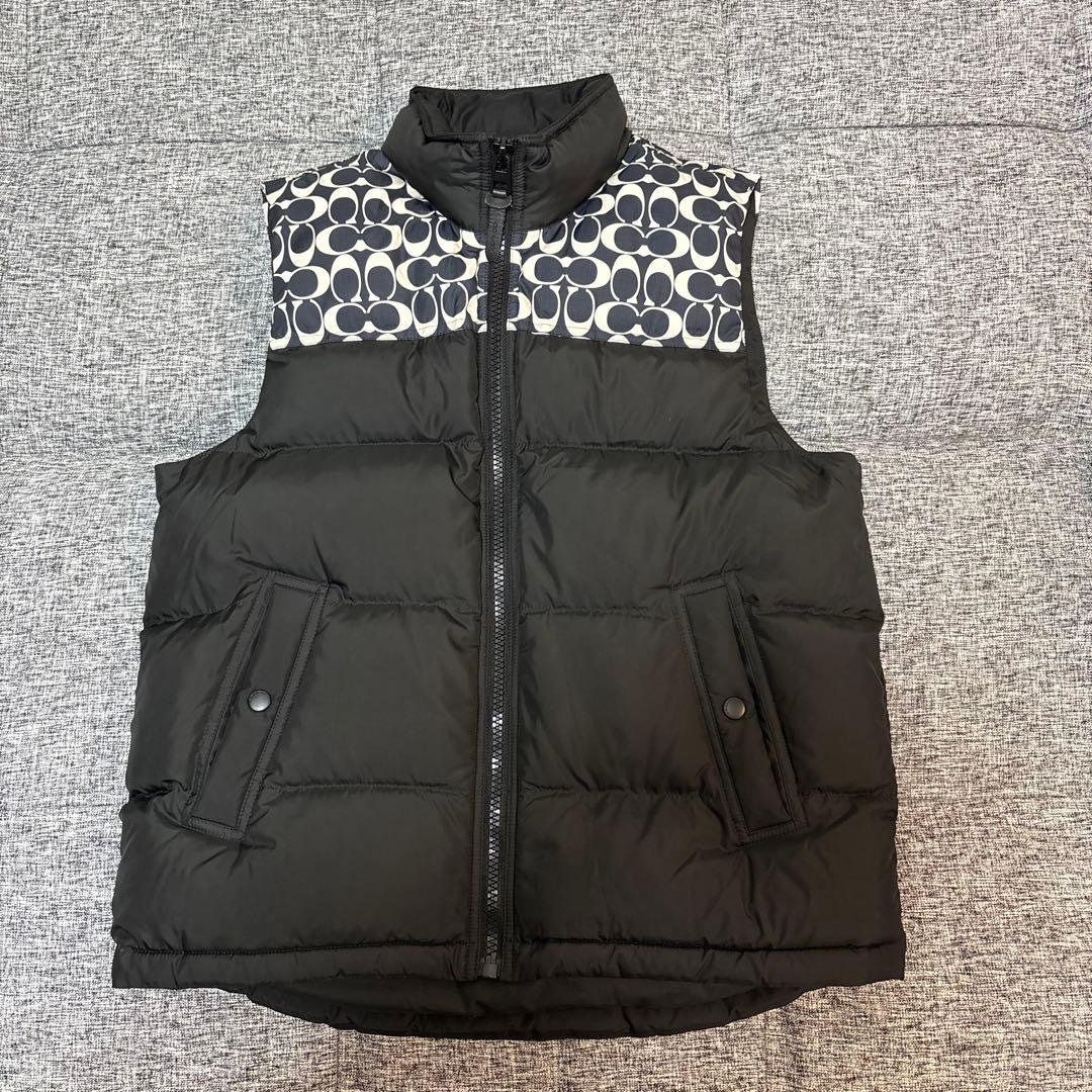 [美品]コーチ　ロゴ入りダウンベスト