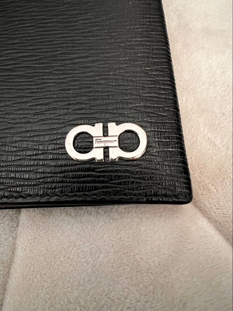 ゲ*ー様 Salvatore Ferragamo ブラック長財布