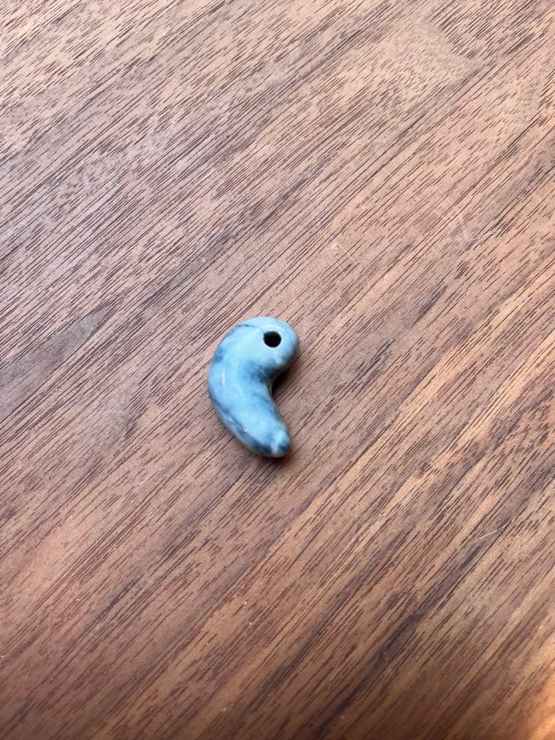 翡翠勾玉 濃美麗 青 糸魚川