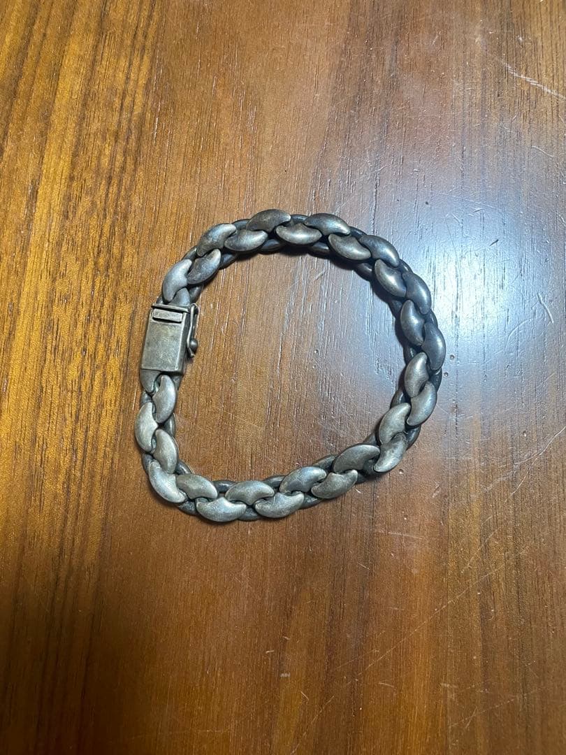 銀のブレスレット