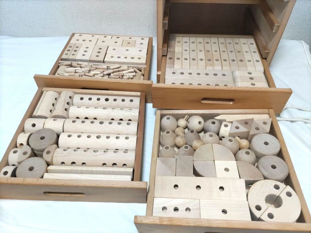 家庭保育園第6教室 ゲーテの組み木 美品 木製 知育玩具 4段引き出し 廃盤
