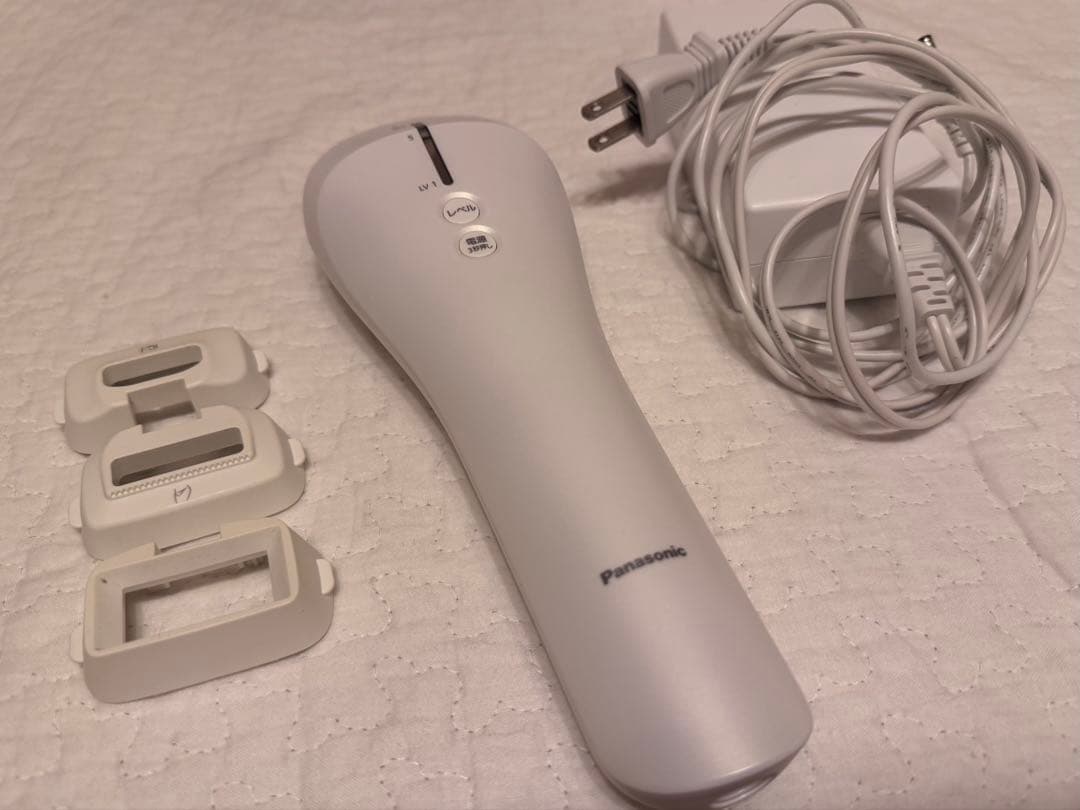 Panasonic 脱毛器 ES-CWP81 本体とアタッチメント
