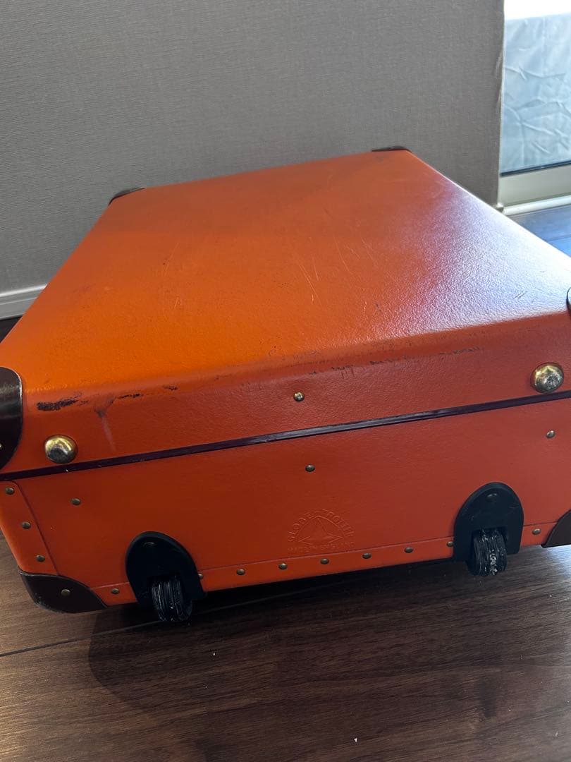n*p様 グローブトロッター　スーツケース　オレンジ　機内持ち込みサイズ