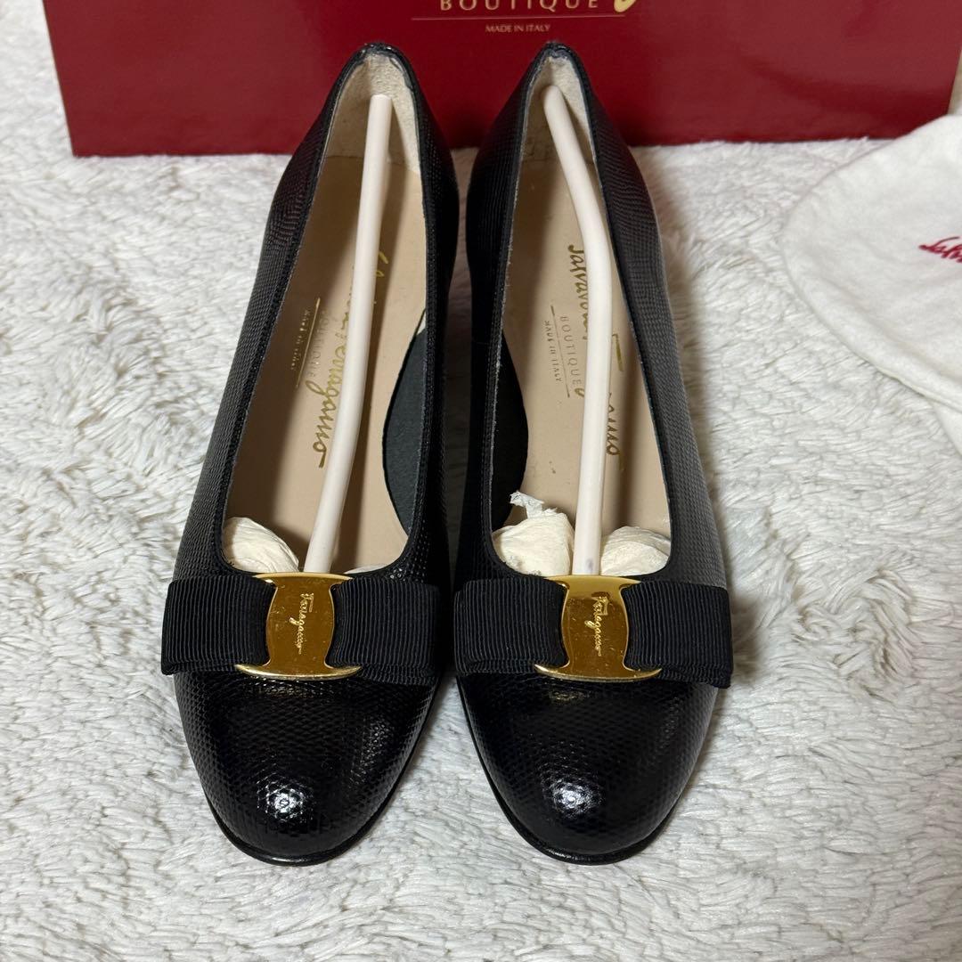 未使用級✨サルヴァトーレ フェラガモ VARA パンプス　ブラック　6 1/2