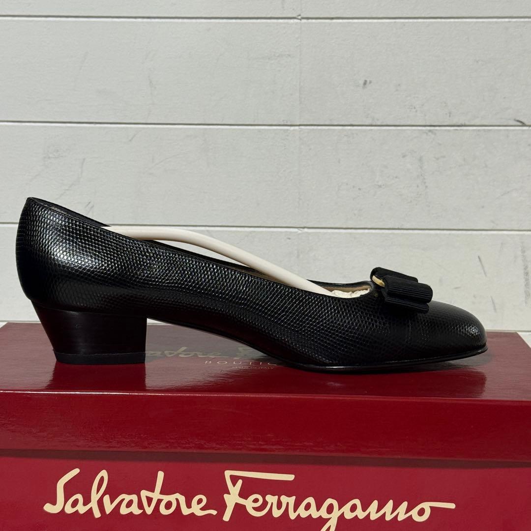 未使用級✨サルヴァトーレ フェラガモ VARA パンプス　ブラック　6 1/2