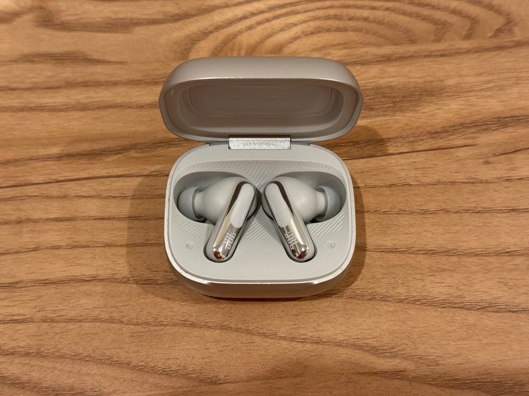 JBL LIVE BEAM 3 シルバー