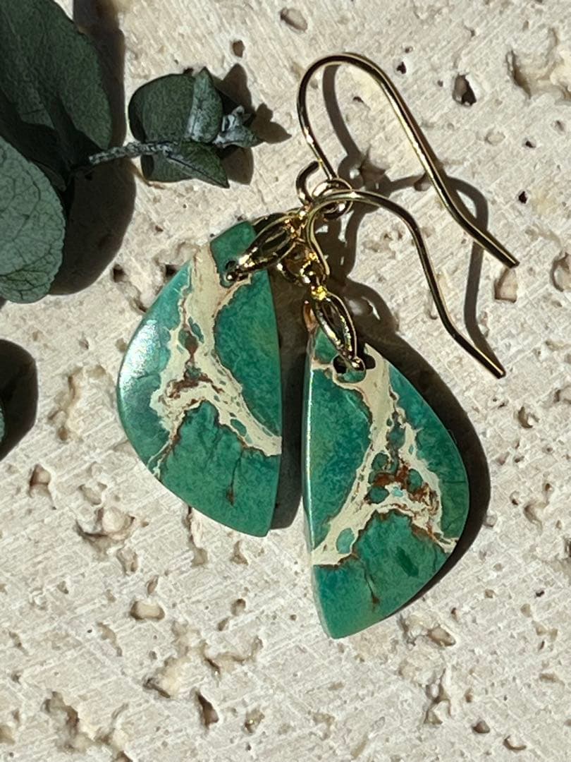 ビーゲンキ　14kgf 小ぶりなグリーンセディメントジャスパー ピアス