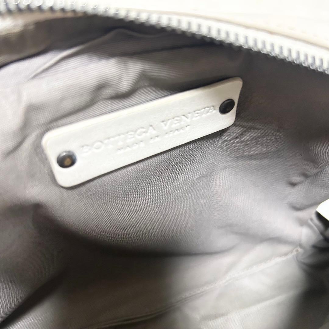 syun　ボッテガヴェネタ　ボディバッグ　イントレチャート　アイボリー