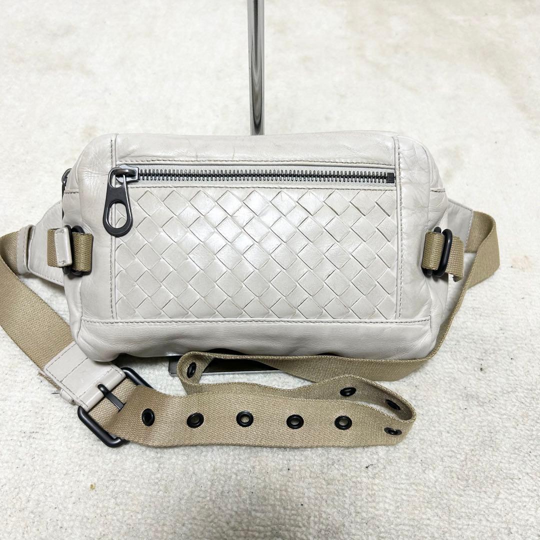 syun　ボッテガヴェネタ　ボディバッグ　イントレチャート　アイボリー