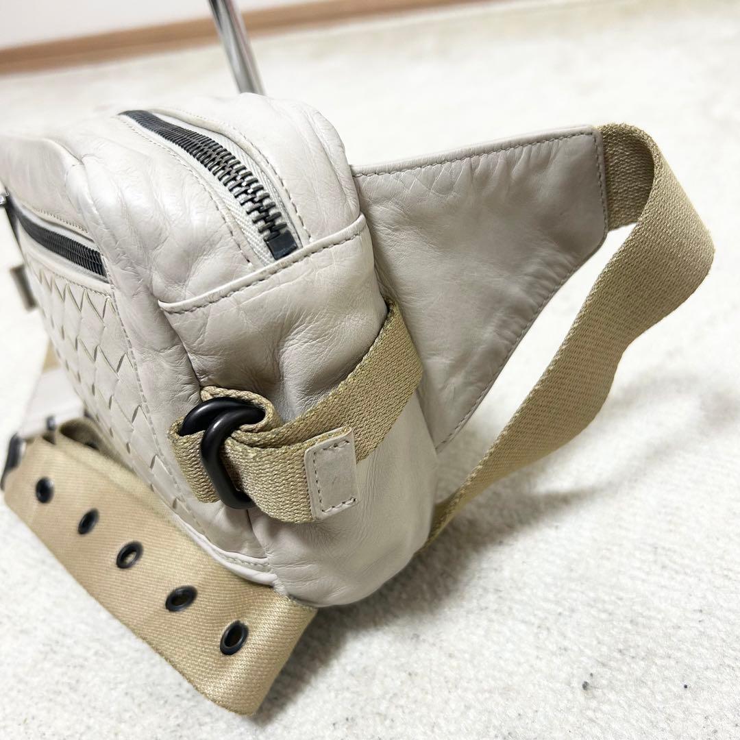 syun　ボッテガヴェネタ　ボディバッグ　イントレチャート　アイボリー