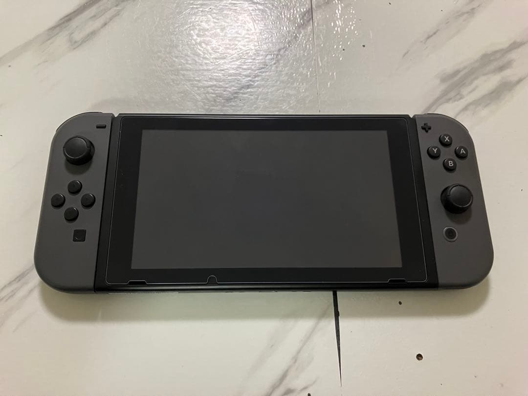 送料無料　美品　Nintendo Switch 本体 ホリコン付き