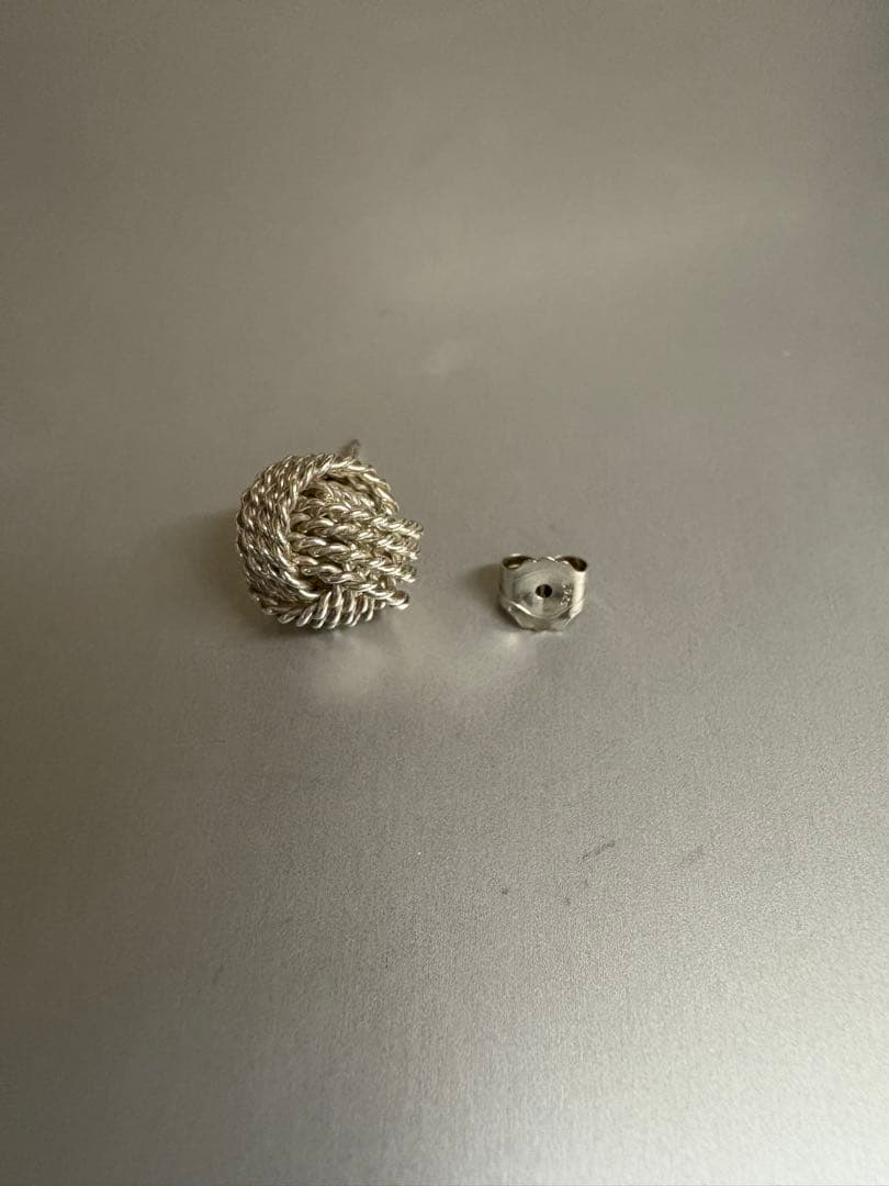 TIFFANY&Co. ティファニー　ツイストノットピアス　片耳(キャッチ付き)