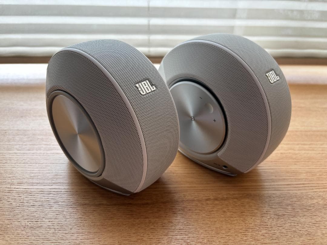 JBL Pebbles バスパワードスピーカー シルバー(台数限定カラー)