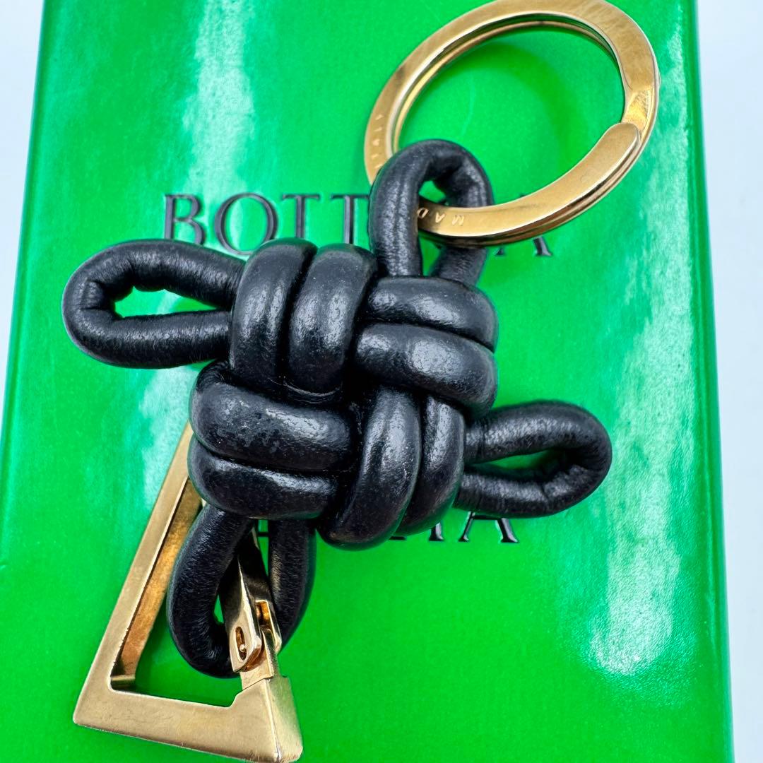 専用✨現行　BOTTEGA VENETA キーリング　黒色　ゴールド　保存箱付き