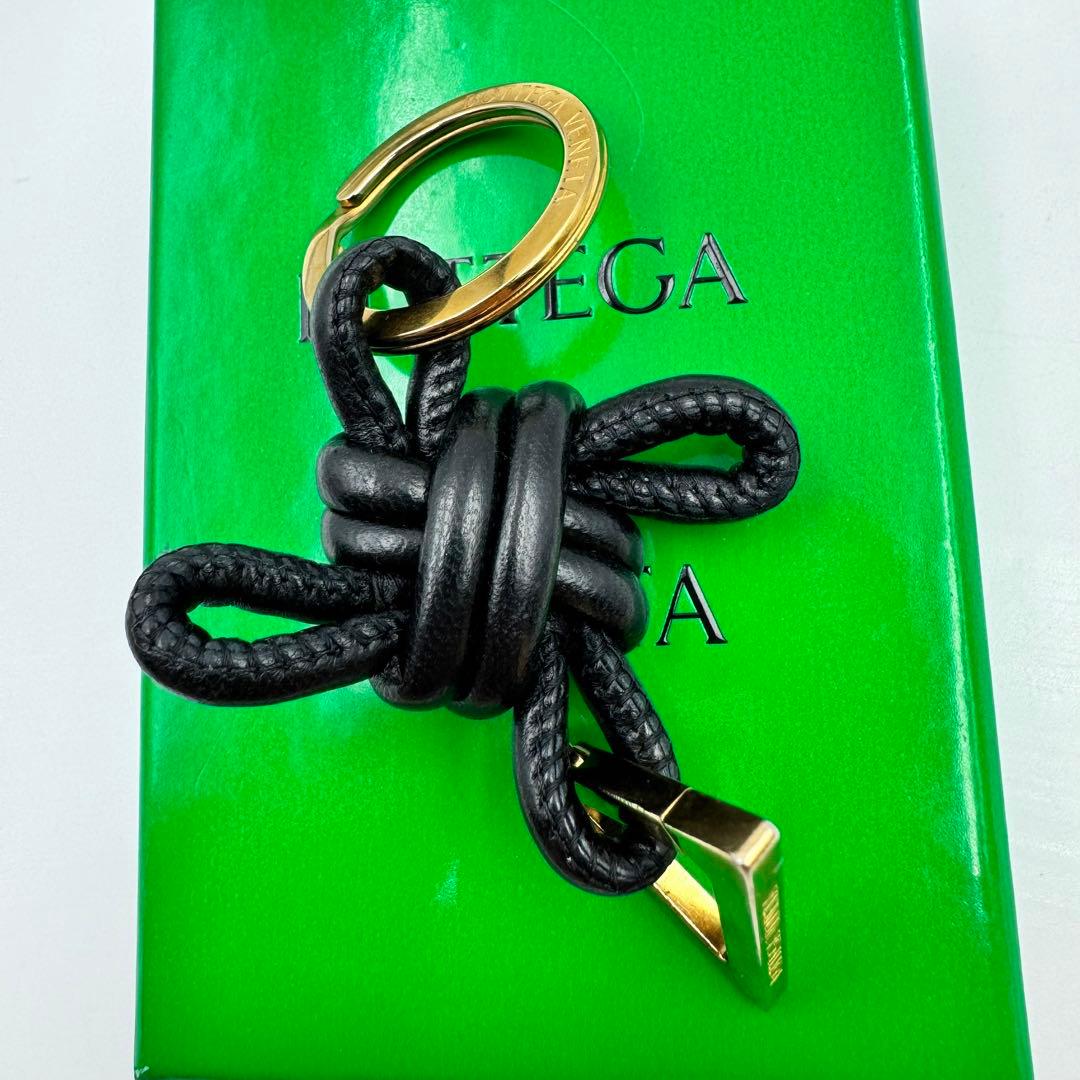専用✨現行　BOTTEGA VENETA キーリング　黒色　ゴールド　保存箱付き