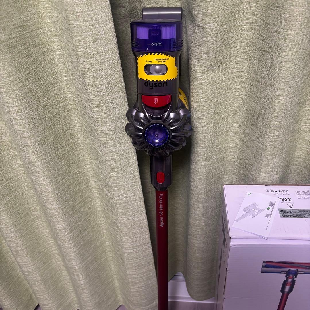 ダイソン　V8 slim fluffy サイクロン式　コードレスクリーナー