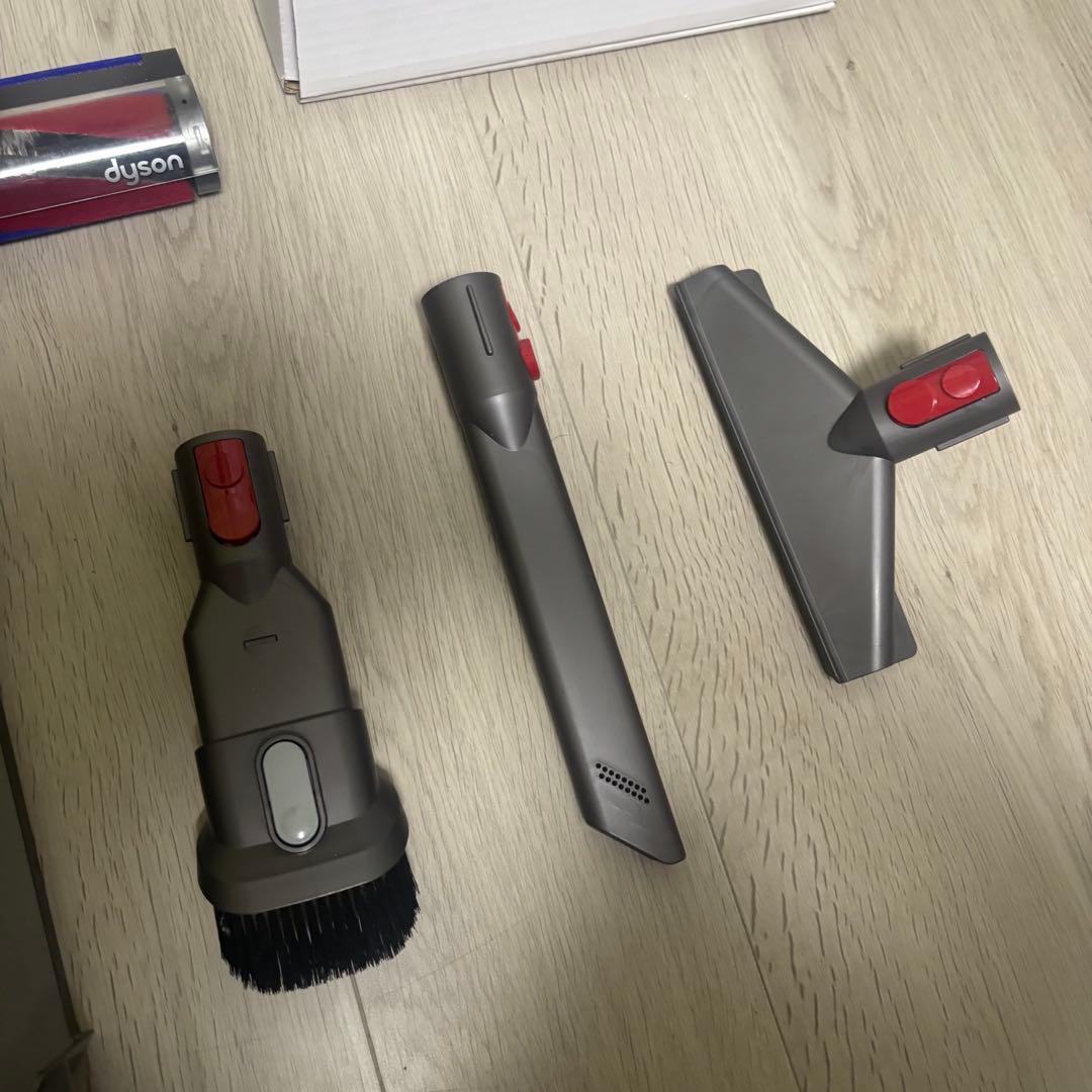 ダイソン　V8 slim fluffy サイクロン式　コードレスクリーナー