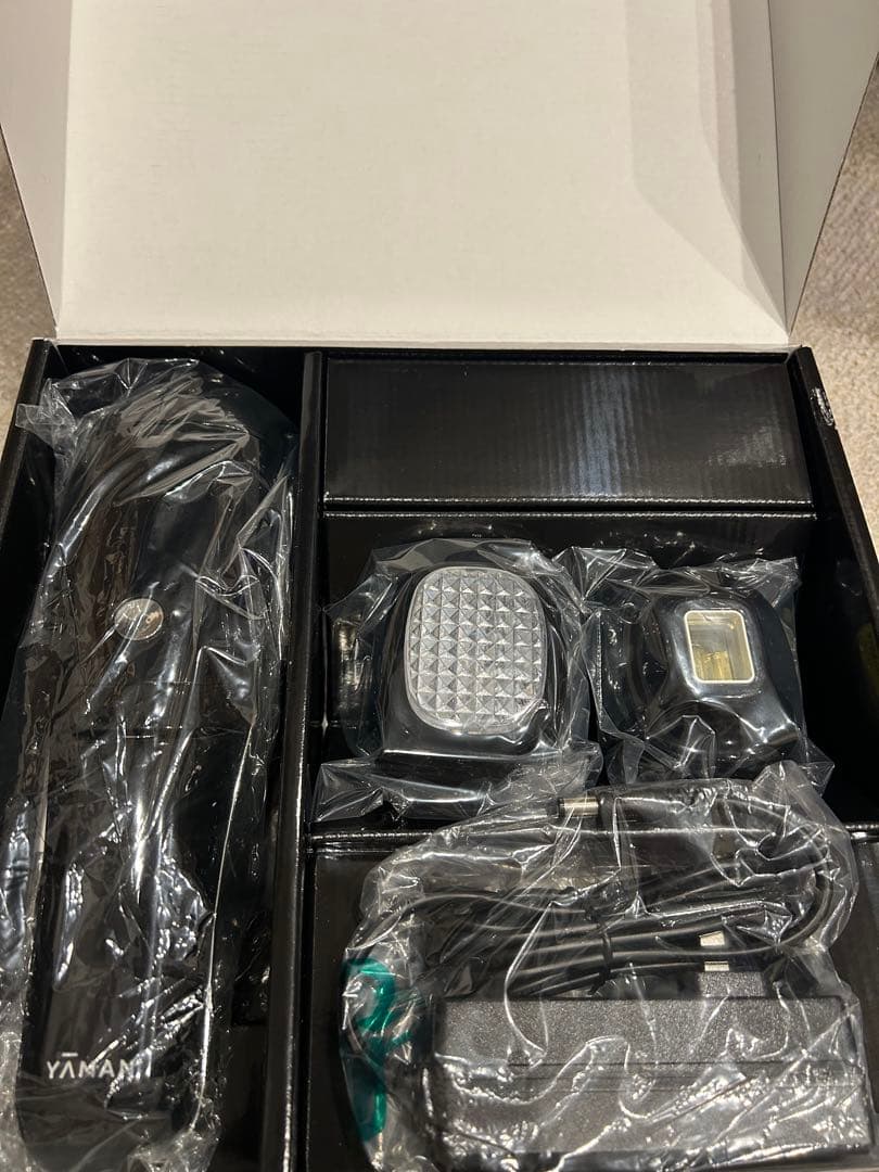 新品・未使用品 YA-MAN レイボーテRフラッシュプラス for Saron