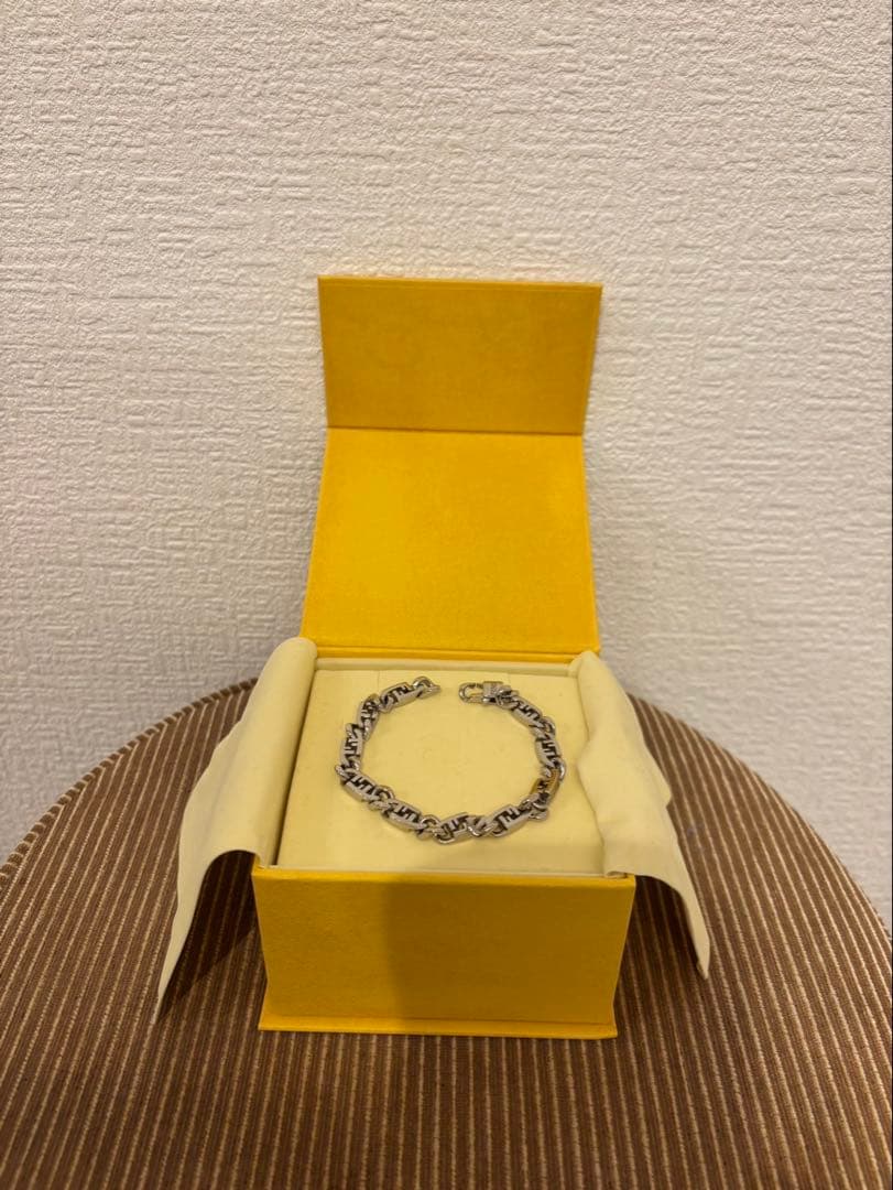 Fendi ブレスレット　Mサイズ